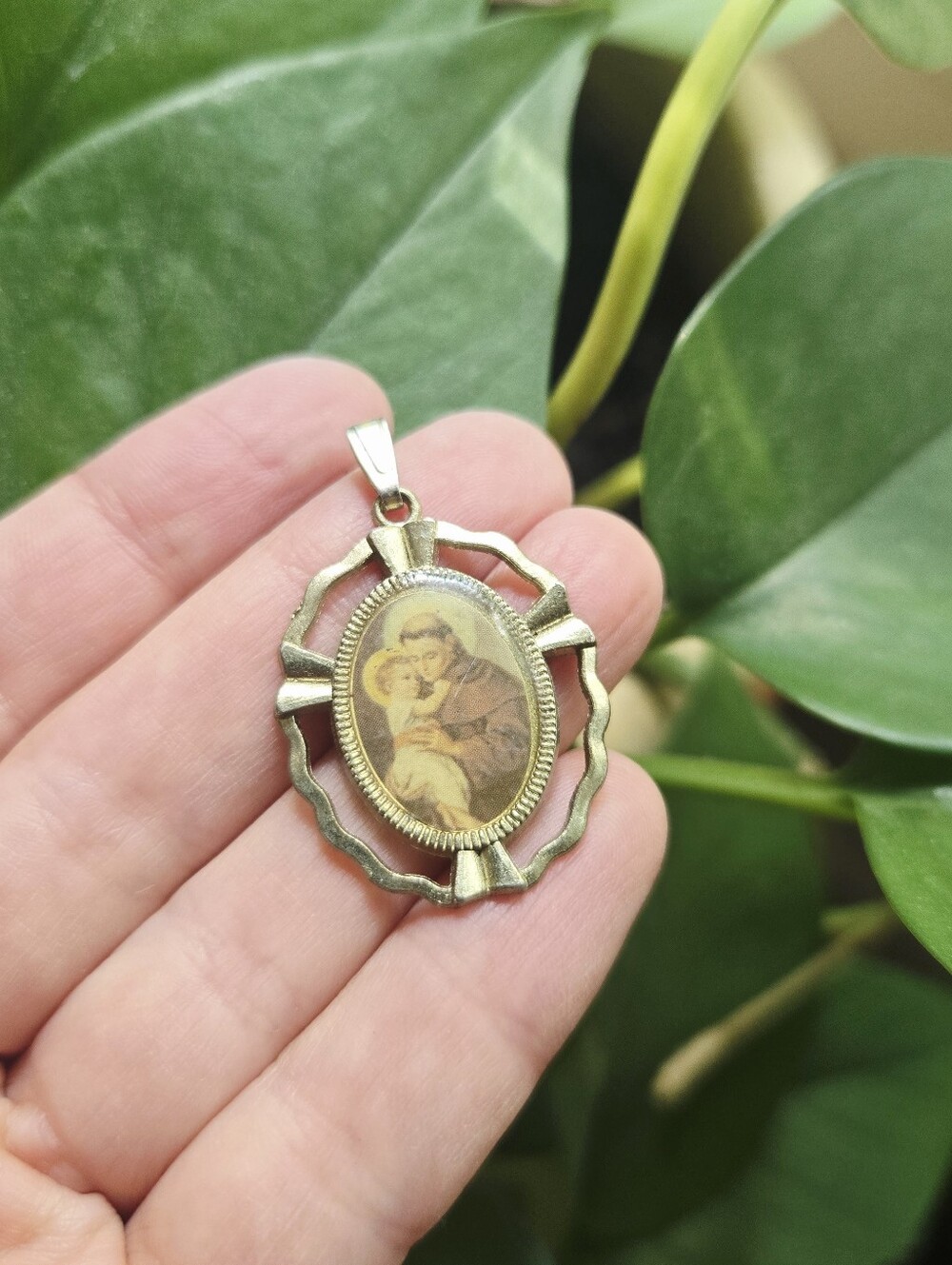 Vintage Religious Saint Pendant Medal – Antique-Style Catholic Devotional Charm